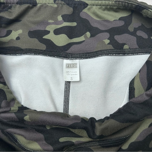 FLEO CrossFit Shorts Women’s Size Small - Picture 3 of 5